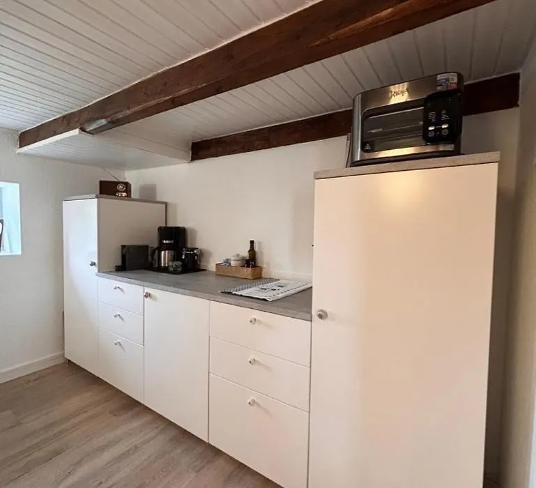 Lüttje Koje - Ferienhaus direkt am Deich und dem Meer dahinter-1